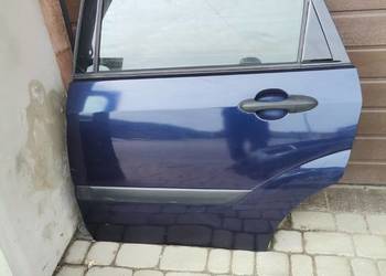 FORD FOCUS MK1 HB 5D DRZWI LEWY TYŁ KOLOR H8
