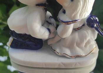 Figurka porcelanowa 
chłopiec i dziewczynka 
historia miłosn