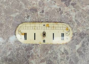 44 Wychylnik wahadła starego zegara