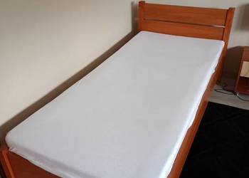 Łóżko 90x200 z materacem i szafka nocna