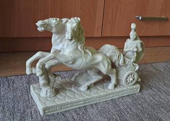 Figura Rzeźba cieżka Jeździec Rydwan z końmi 23 * 36 cm
