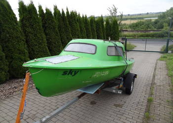 Motorówka kabinowa