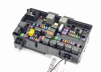 SKRZYNKA BEZPIECZNIKÓW DODGE DURANGO III P68251629AC