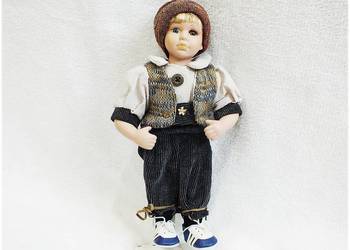 Porcelanowa stara Lalka -Chłopiec Kolekcjonerska Lalka na stojaku wys.33cm