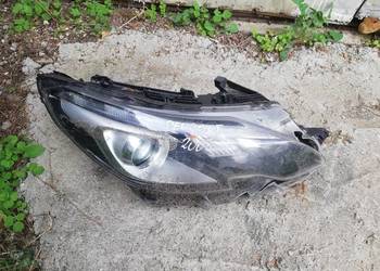 Peugeot 2008 lampa przednia prawa