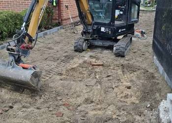 Usługi minikoparką z wywrotką 3.5t