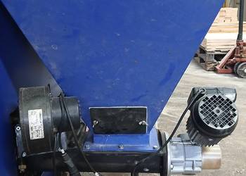 Zbiornik z palnikiem i podajnikiem na ekogroszek