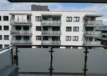 Założenie siatki na balkon przed gołębiami Warszawa montaż siatek balkon