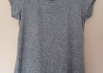Szary t-shirt marki Next