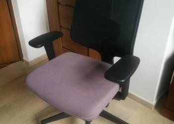Fotel biurowy obrotowy z regulacją