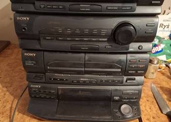 Wierza Sony z kolumnami