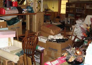 Profesjonalne opróżnianie mieszkania obejmuje:
demontaż i wynoszenie mebli,