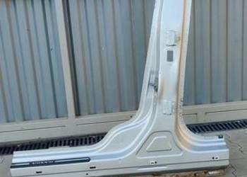 VOLVO XC70 SŁUPEK LEWY 711