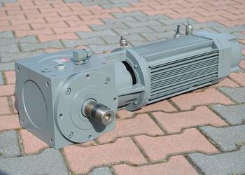 Motoreduktor kątowy 6,9kw. z silnikiem krokowym, Servo. typ: MDFKABS090-22