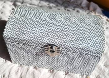 Pudełko szkatułka puzderko do przechowywania