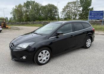 Ford Focus BENZYNA Klimatronik Nawigacja Tempomat CONVERS+ HAK
