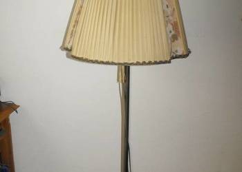 Ładna, mosiężna lampa podłogowa z abażurem