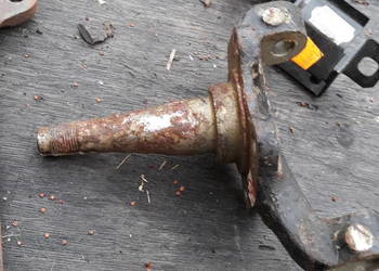 Nowa,z epoki PRL,zwrotnica,czop piasty Fiat 125p