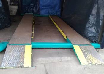 Podnosnik czterokolumnowy napędzany łańcuchem