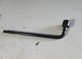Klucz do kół Hyundai pod lewarek