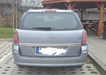 Opel Astra H kombi klapa bagażnika