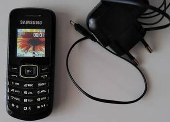 Samsung GT-E1080i z ładowarką