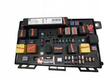 SKRZYNKA BEZPIECZNIKÓW 13145041 Opel Astra III (2004-2014  ) H