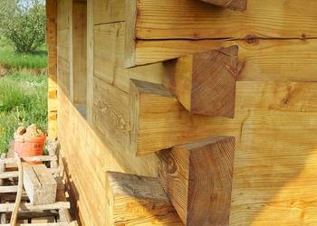 Budowa domów z drewna w starym stylu z bali na bez pozwoleni