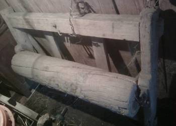 wał drewniany z drewna  wałowanie utwardzanie  stary skansen