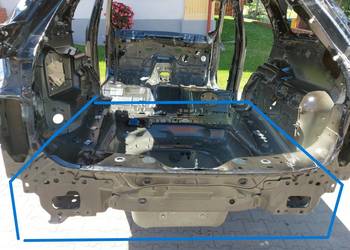 Range Rover VELAR L560 2.0d 2021r pas tylny podłoga wanna bagażnika tył