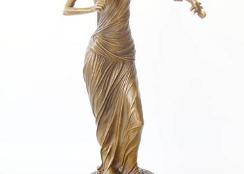 Kobieta ze skrzypcami figura z brązu skrzypaczka
