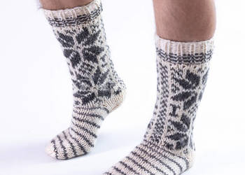 Wysokie ciepłe wełniane skarpetki z góralskim wzorem, uniwersalne