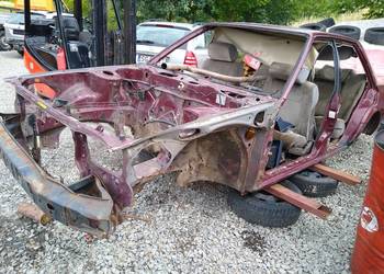 Części blacharskie i mechaniczne Nissan Bluebird, Cherry.
