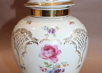 Porcelanowa amfora w kwiaty wys. 27 cm nr 472