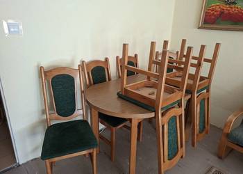 Stół z krzesłami