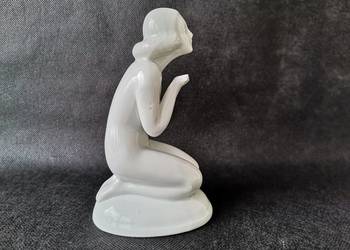 Stara uszkodzona figurka Kobieta Klęcząca porcelana Bogucice / Giesche