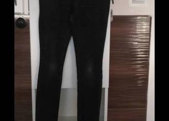 Spodnie Skiny Fit.