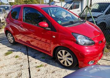 Toyota Aygo z klimatyzacja ,limitowana wersja lakier perłowy