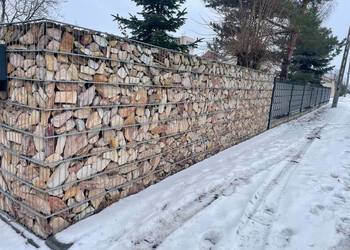 Ogrodzenia kamienne, panelowe i drewniane, gabionowe, z bloczków