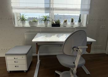 Zestaw premium MOLL – biurko Champion + krzesło Maximo + kontenerek Cubic