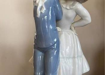Figurka dziewczyny z chłopcem. Figurka NAO. Z grupy Lladro.  Made in Spain