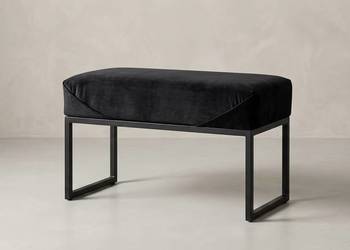 Czarna ławka pufa tapicerowana w stylu loft