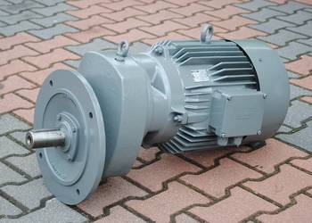 Motoreduktor kołnierzowy 11kw. 475obr. FLENDER
