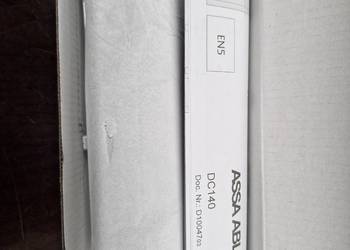 Samozamykacz Assa-Abloy DC140 z ramieniem srebrny