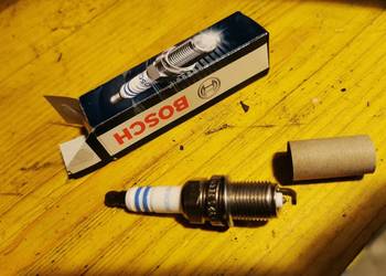 Nowe  Świece zapłonowe irydowe Bosch 0242236571 FR7KI32s Nowe  Świece zapłonowe irydowe Bosch 0242236571 FR7KI32s