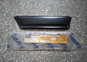 Nissan Sunny B 11 listwa boczna przednia