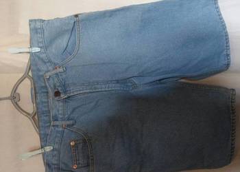 Krótkie jasnoniebieskie jeansy wysyłka