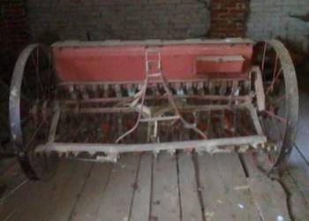 SPRZEDAM SIEWNIK DO ZBOŻA ORAZ ROZSIEWACZ NAWOZU ''LEJEK''