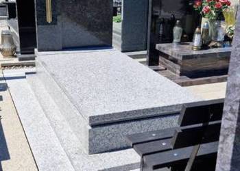 Nagrobek pojedynczy strzegomski,impala nr.2276 GŁOGÓW