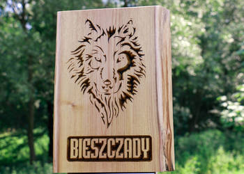 Pamiątka z Bieszczad. Deska live edge. Wilk bieszczadzki